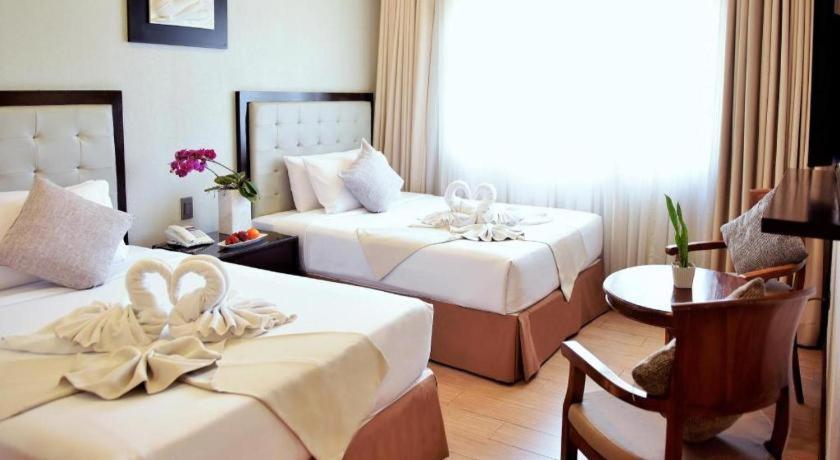 Aura One Hotel Baguio City Exteriör bild