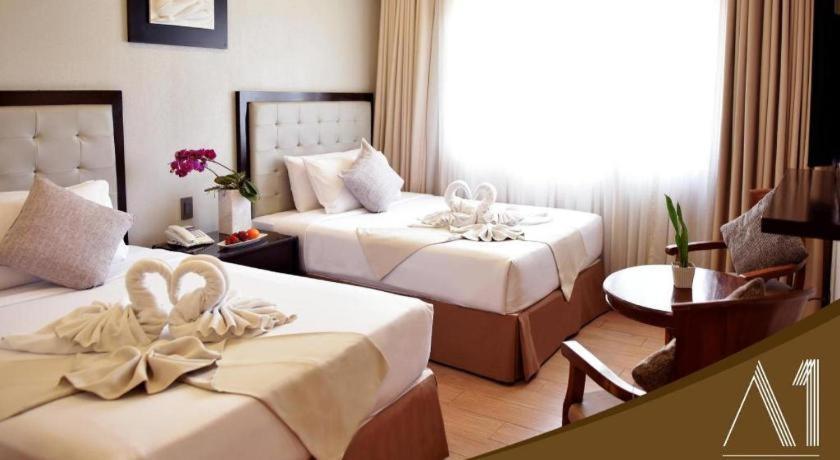 Aura One Hotel Baguio City Exteriör bild