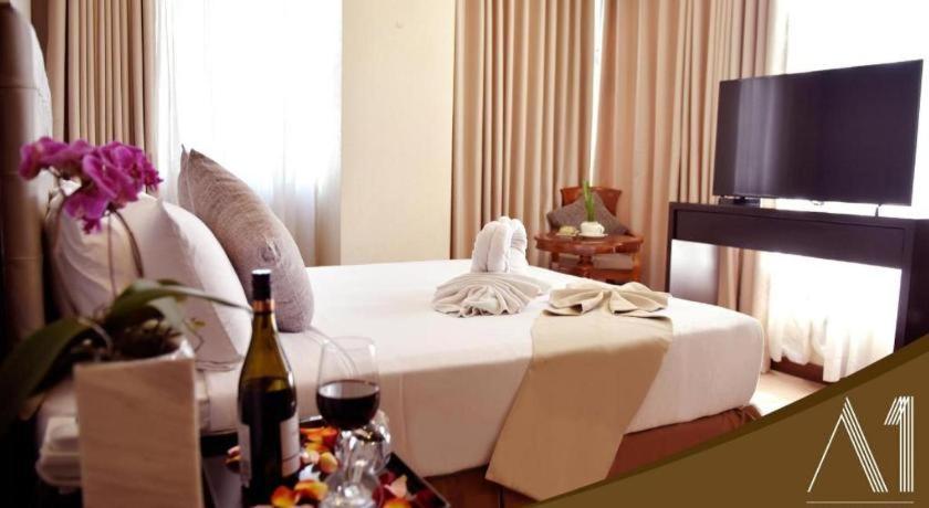 Aura One Hotel Baguio City Exteriör bild